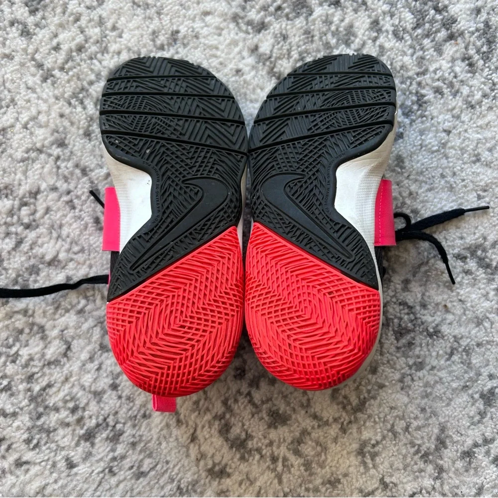 Nike KidsTeam Hustle Basketball Shoe pink size 4.5Y